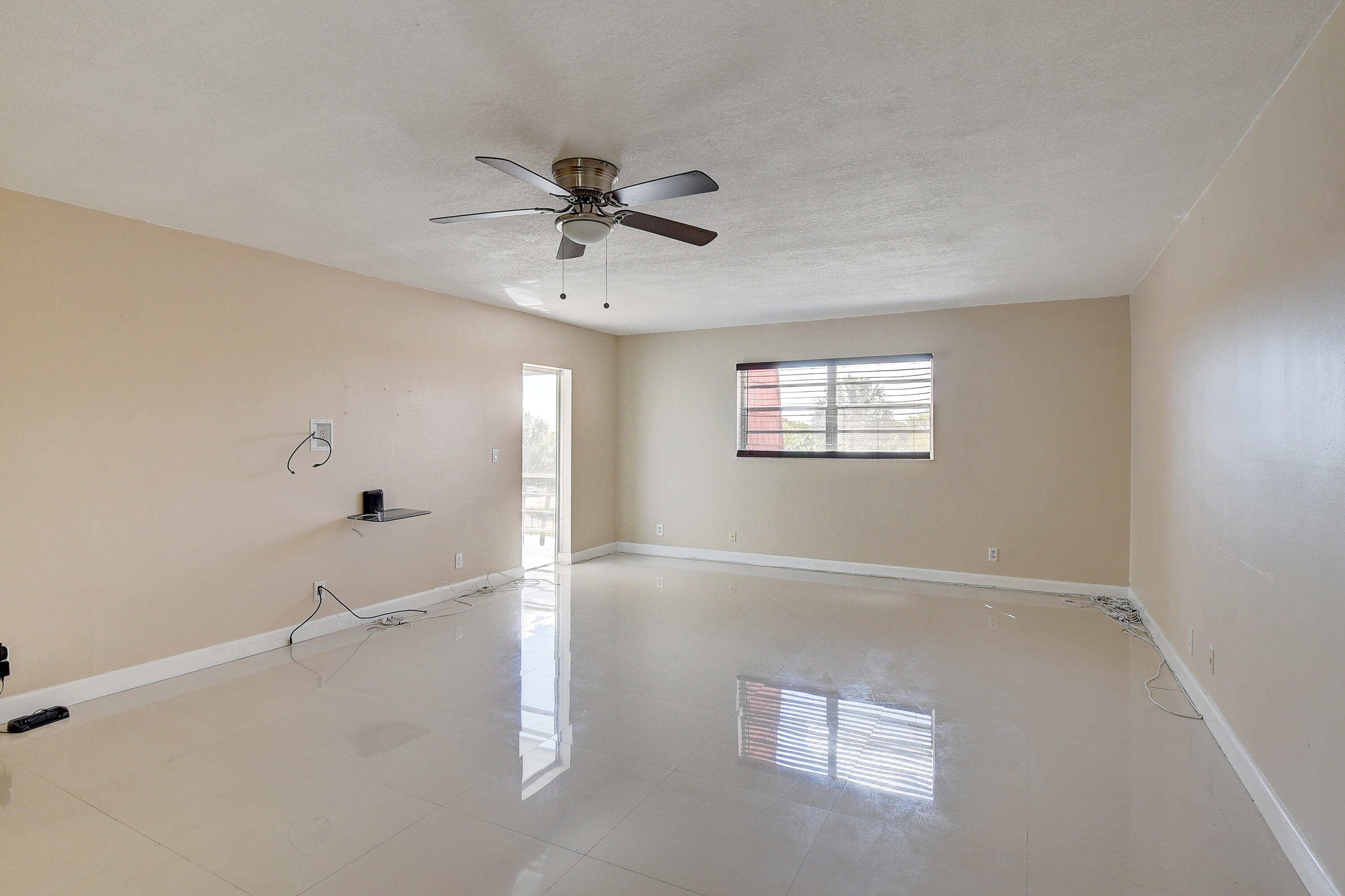 22605 Southwest 66th Avenue, Unit 304 Boca Raton, FL 33428 - Photo 6 of 25 Living room