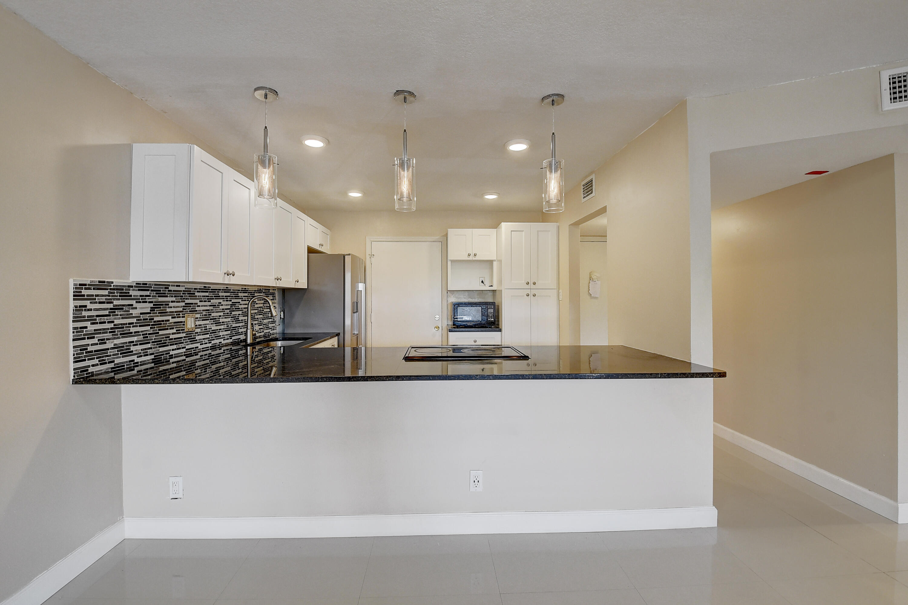 22605 Southwest 66th Avenue, Unit 304 Boca Raton, FL 33428 - Photo 10 of 25 Kitchen