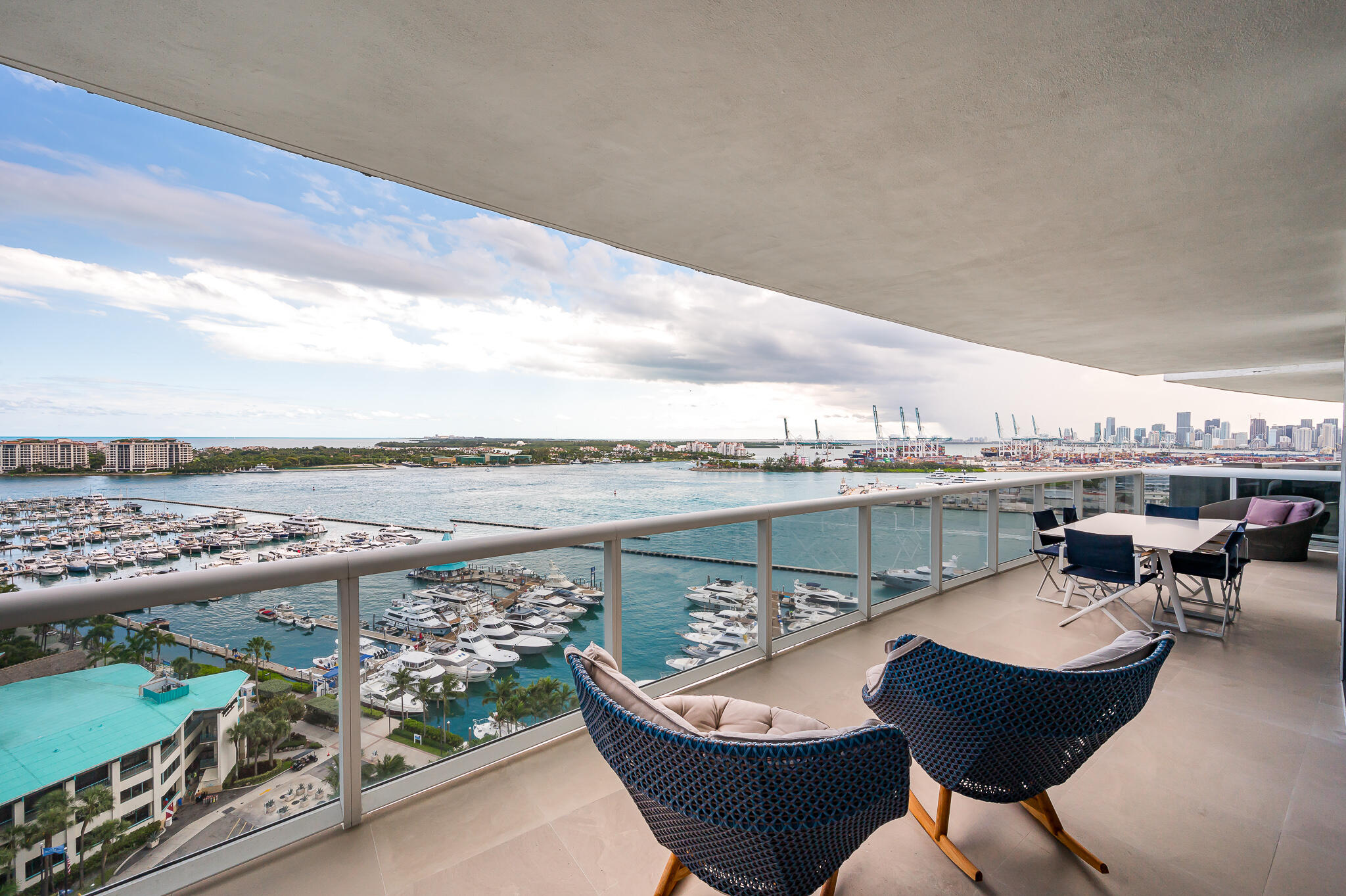 400 Alton Road, Unit 1808 Miami Beach, FL 33139 - Photo 13 of 16 photo-44