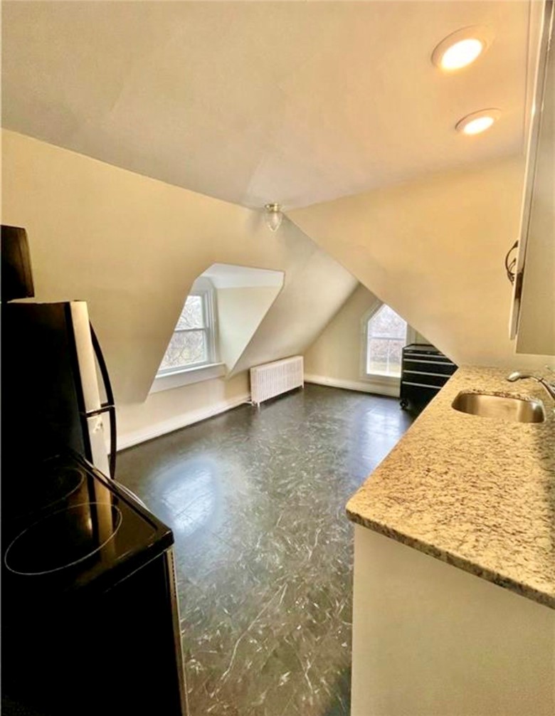 313 Berkeley Avenue, Unit 3 Middletown, RI 02842 - Photo 3 of 13