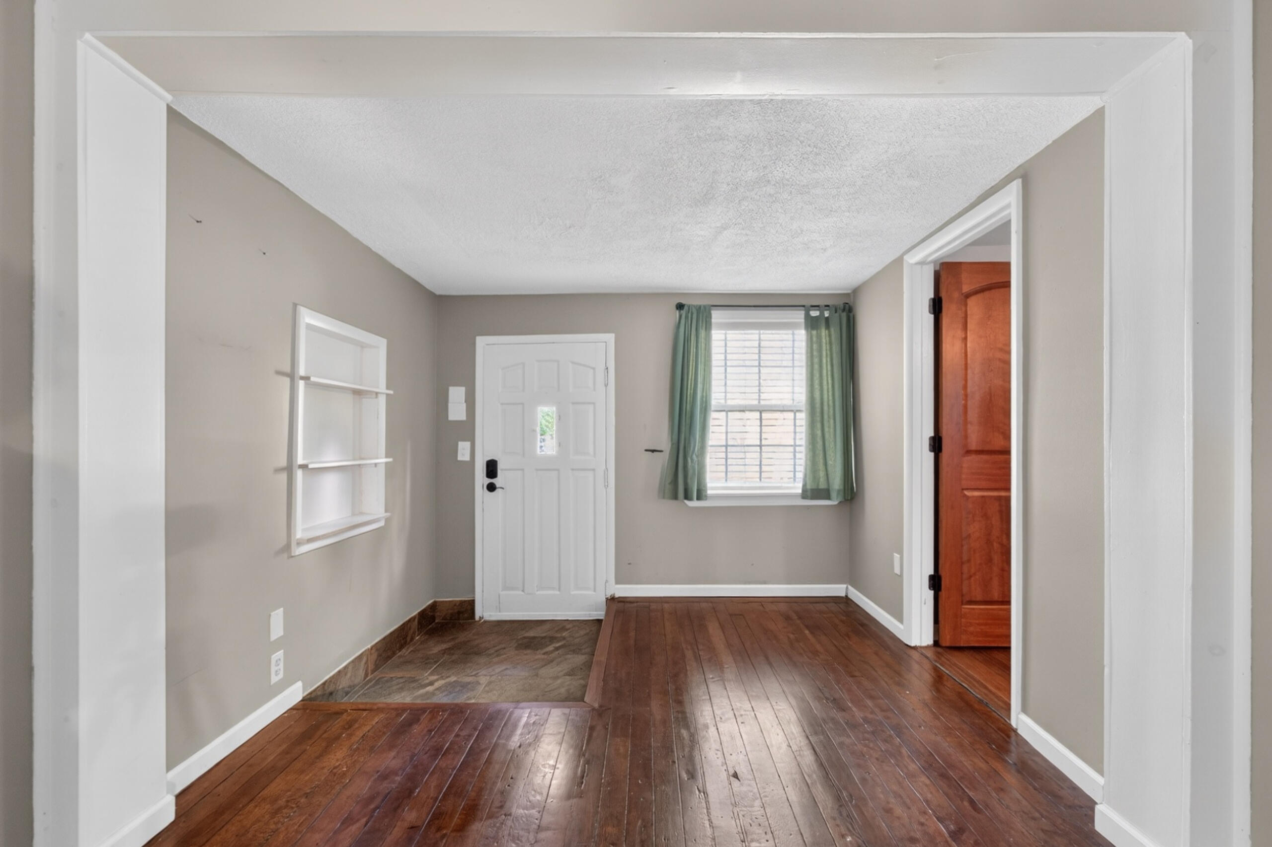 23830 Scotia Road Oak Park, MI 48237 - Photo 7 of 28 DSC01173
