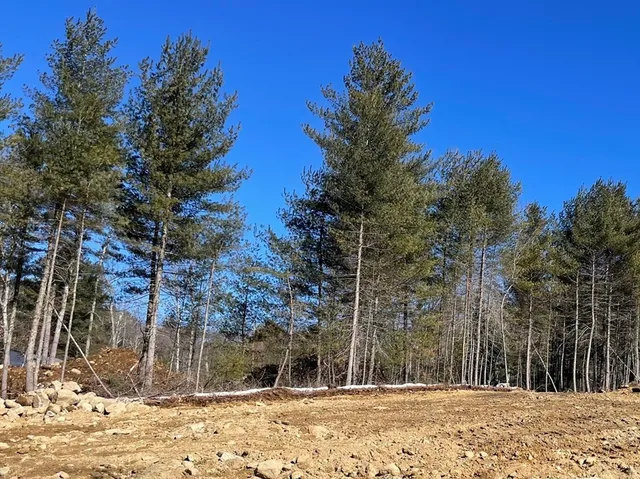 $379,900 | 283 A South E Main Street, Douglas, MA 01516