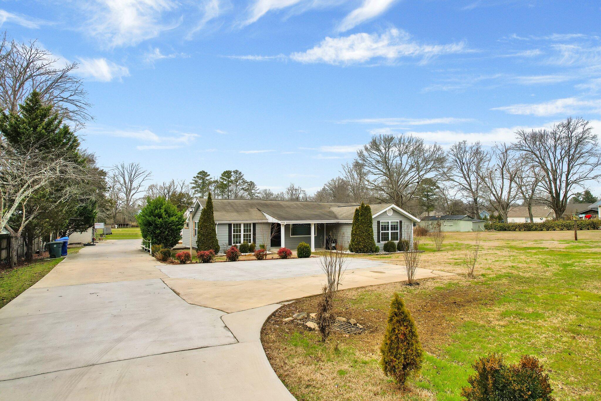 1509 Morris Hill Road Chattanooga, TN 37421 - Photo 2 of 37 B826C14E-C21A-42EE-BFE2-D28B2CECD885