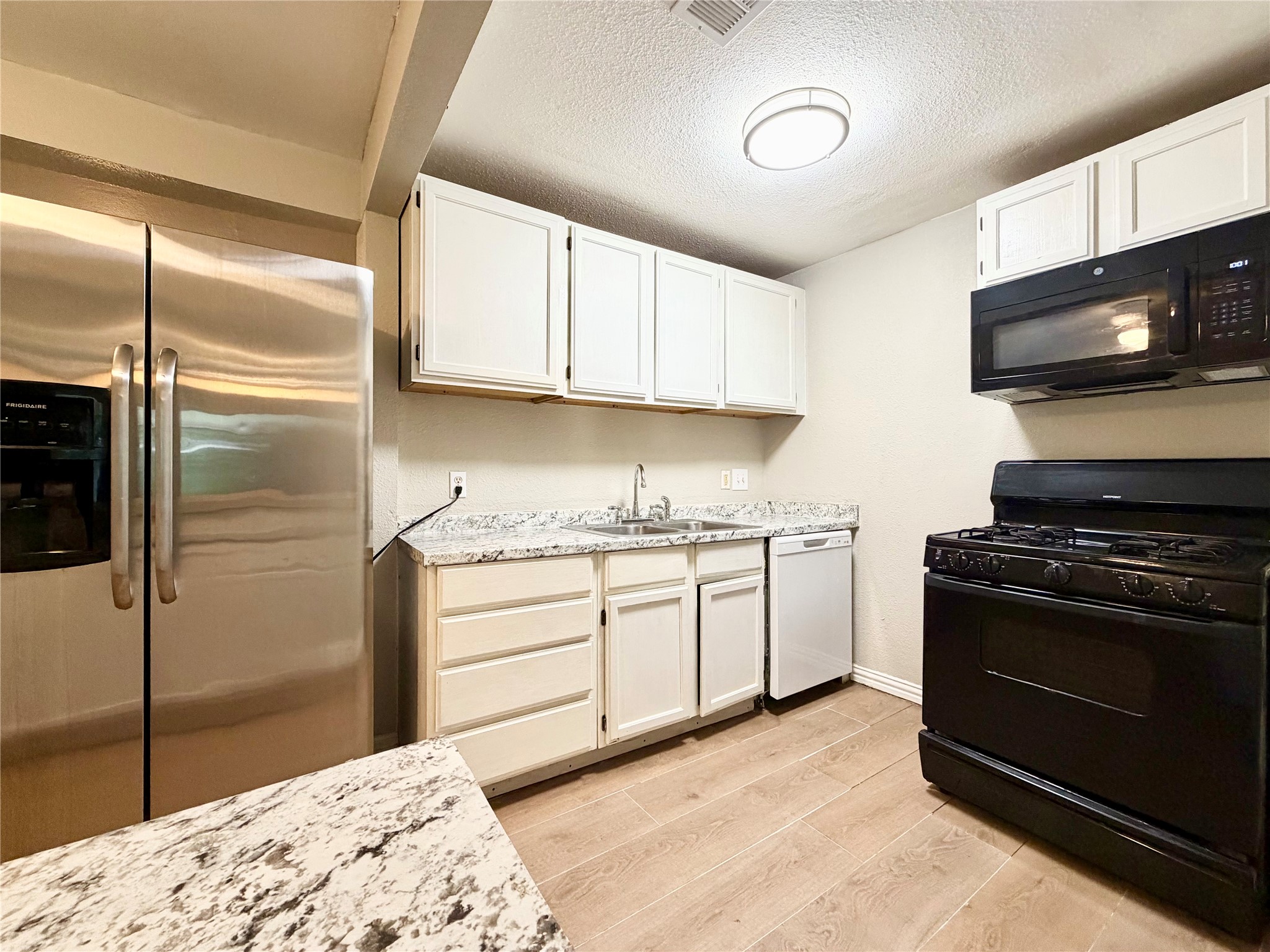 4422 Mallow Street Houston, TX 77051 - Photo 5 of 19