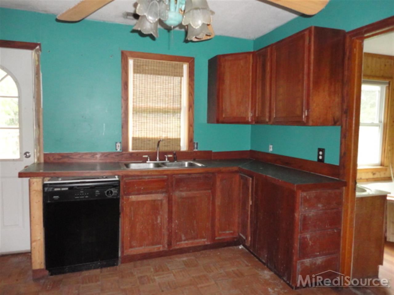 7263 Maple Road Lexington, MI 48450 - Photo 8 of 15 31164429-7.JPG