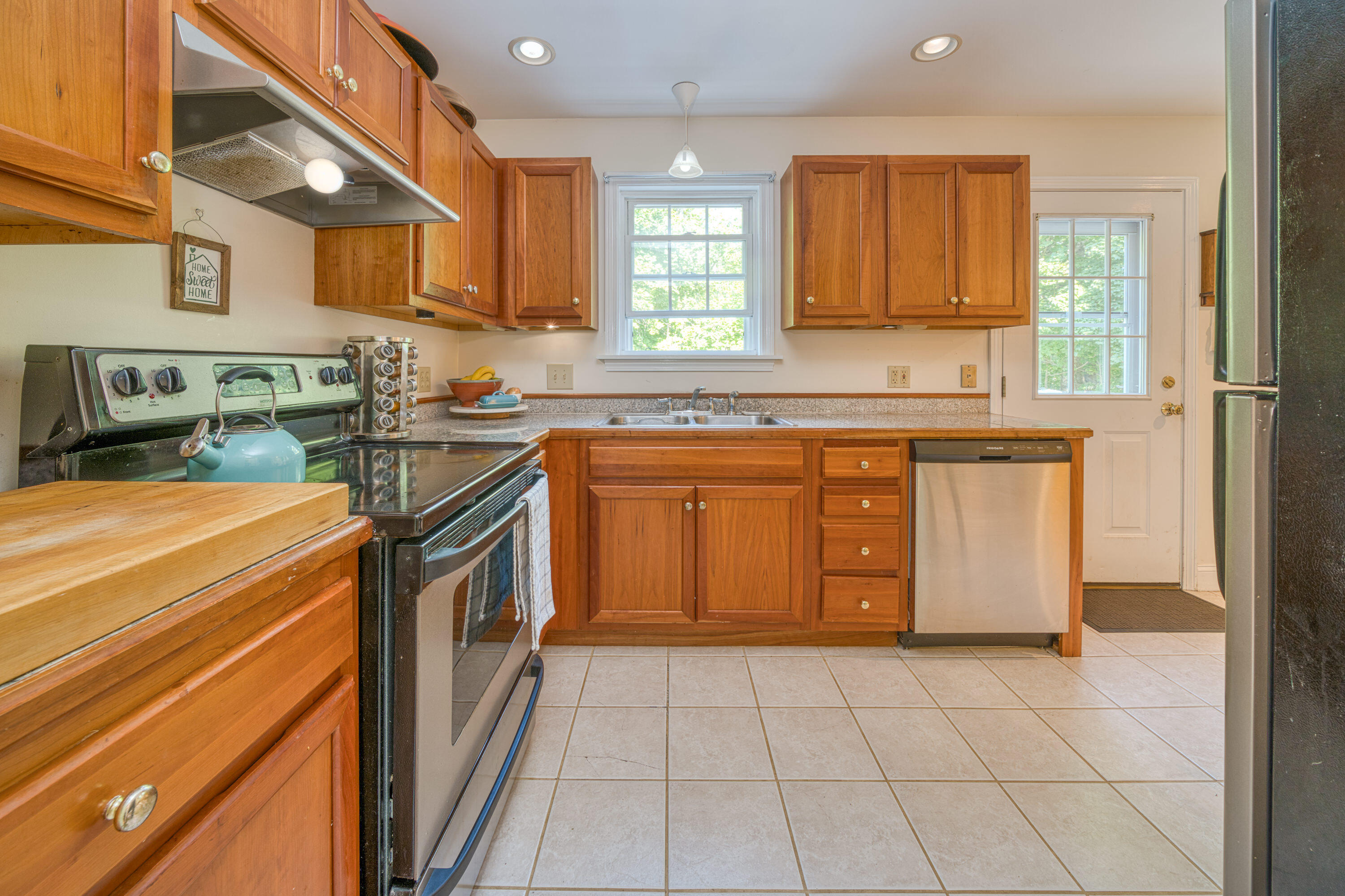 208 Congress Street Belfast, ME 04915 - Photo 6 of 43 7831