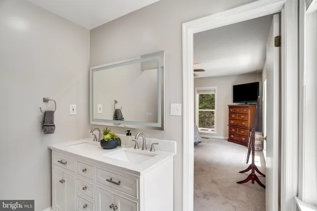 a en suite bathroom with a sink and a mirror