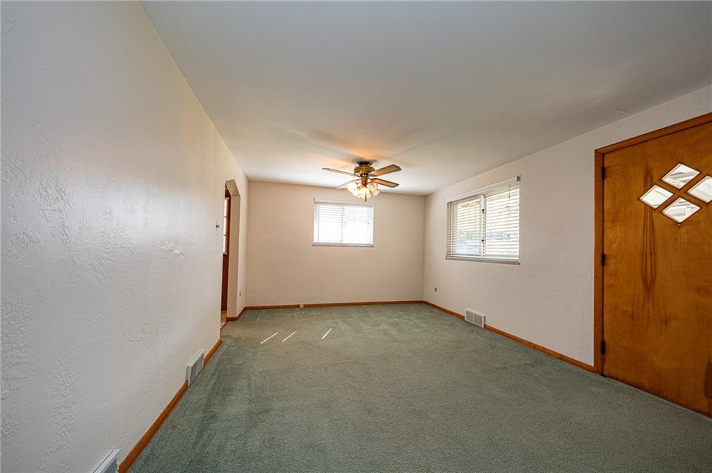 244 Herbst Road Coraopolis, PA 15108 - Photo 15 of 35 LR/DR