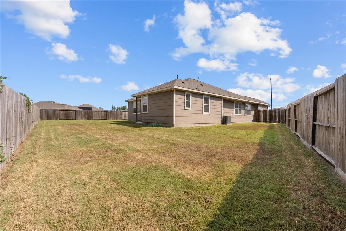 20061 Torrey Pines Lane Cleveland, TX 77327 - Photo 35 of 41 a view of a house with backyard and garden