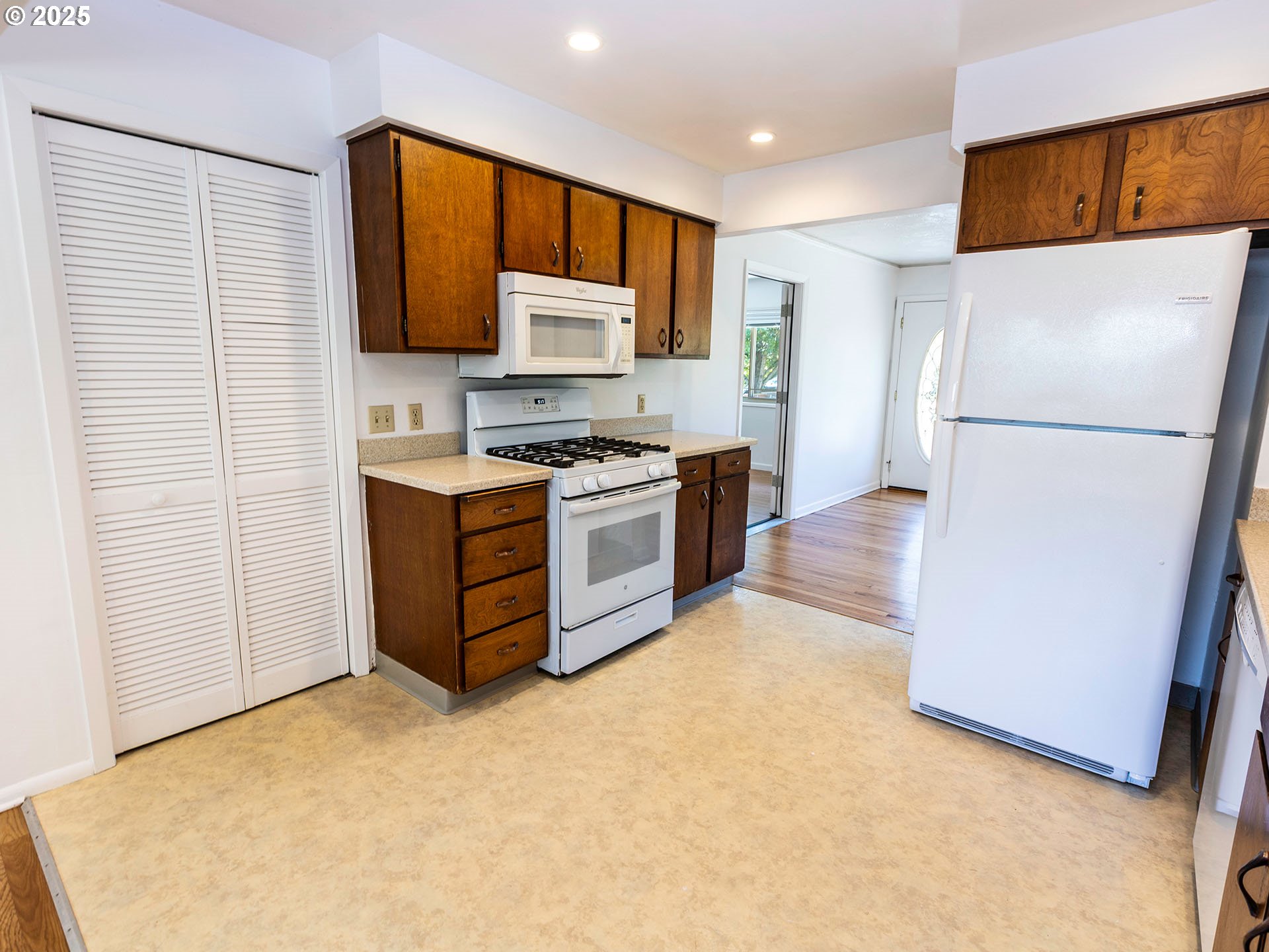 6005 Southeast Reedway Street Portland, OR 97206 - Photo 11 of 42 Gallery Image 11