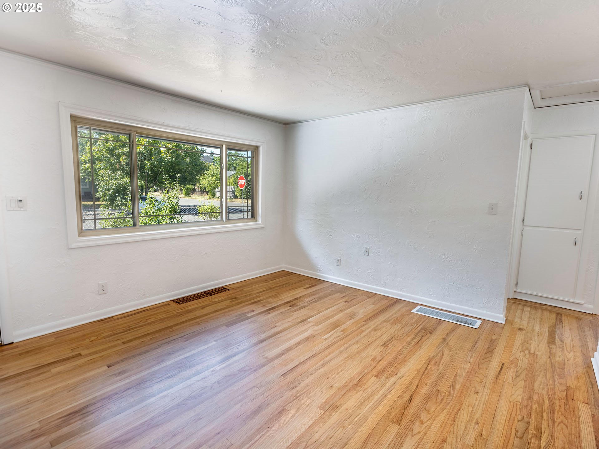 6005 Southeast Reedway Street Portland, OR 97206 - Photo 6 of 42 Gallery Image 6