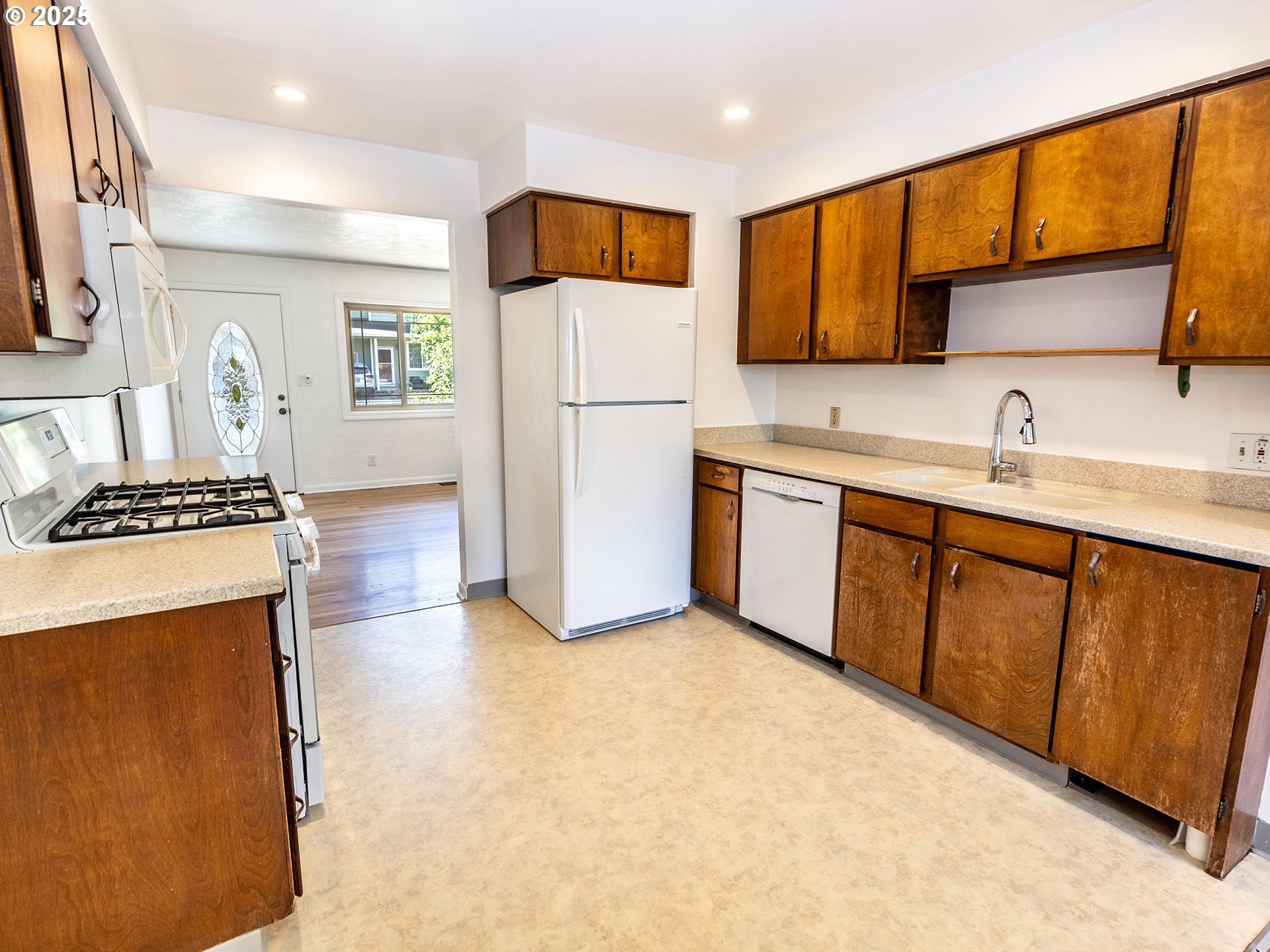 6005 Southeast Reedway Street Portland, OR 97206 - Photo 10 of 42 Gallery Image 10