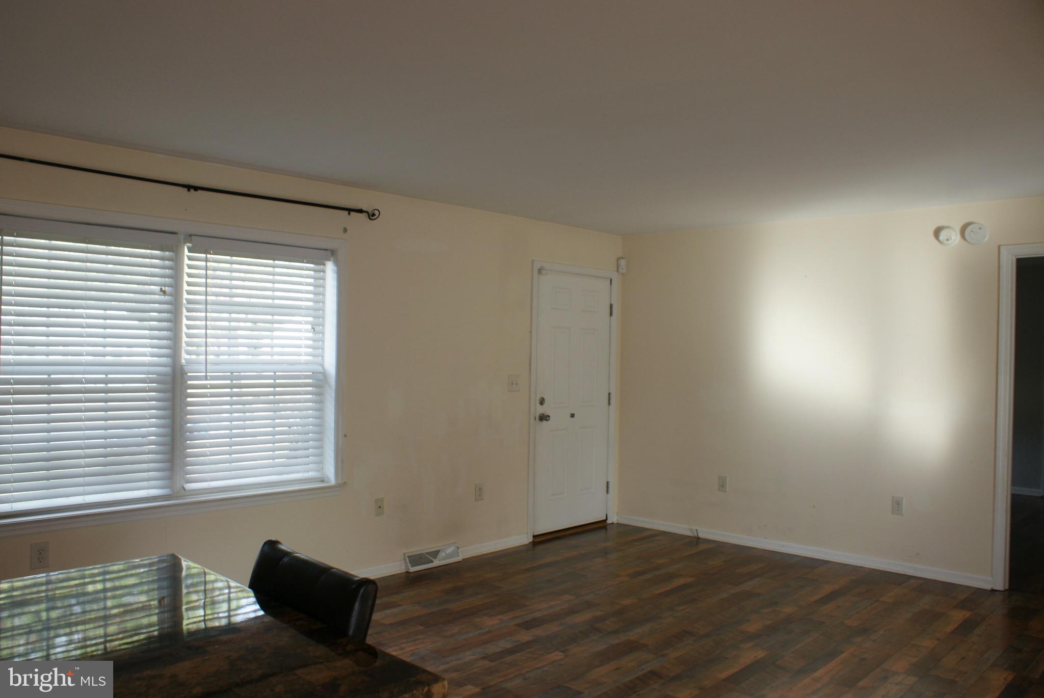 103 Mapleton Street Hurlock, MD 21643 - Photo 9 of 28 Living Room