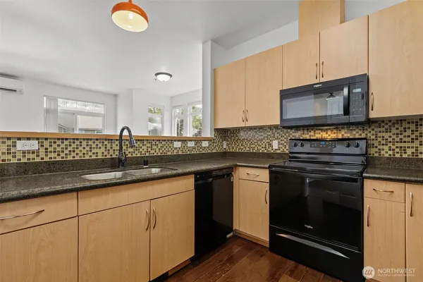 $510,000 | 535 241st Lane Southeast, Sammamish, WA 98074