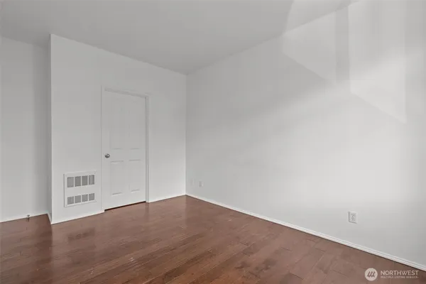 $510,000 | 535 241st Lane Southeast, Sammamish, WA 98074