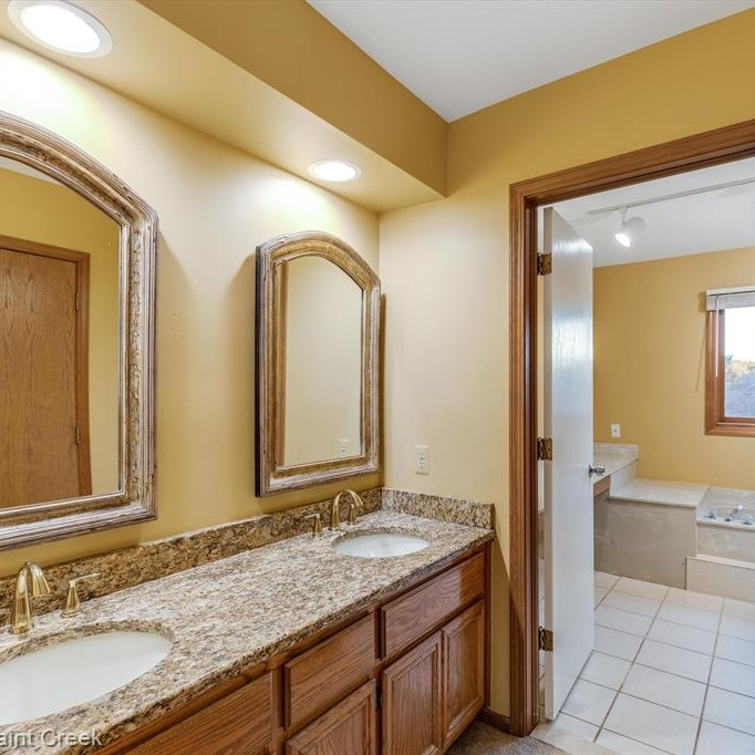2902 Portage Trail Drive Rochester Hills, MI 48309 - Photo 32 of 63 Bathroom