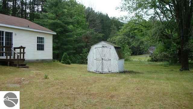 2376 North Reynolds Road Interlochen, MI 49643 - Photo 5 of 22 1736677-4.JPG