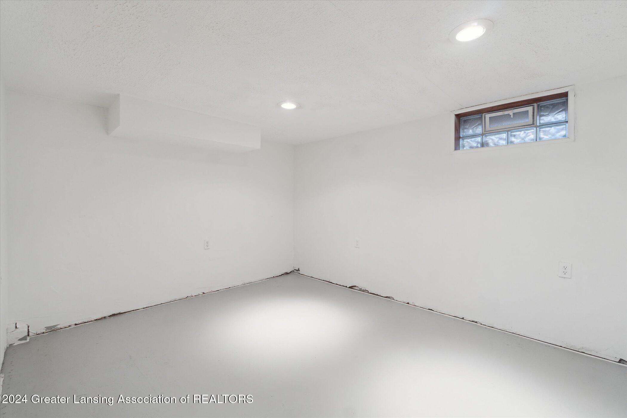 601 Ridgewood Avenue Lansing, MI 48910 - Photo 24 of 35 41-601-Ridgewood-Ave-Lansing-MI-48910-Wi