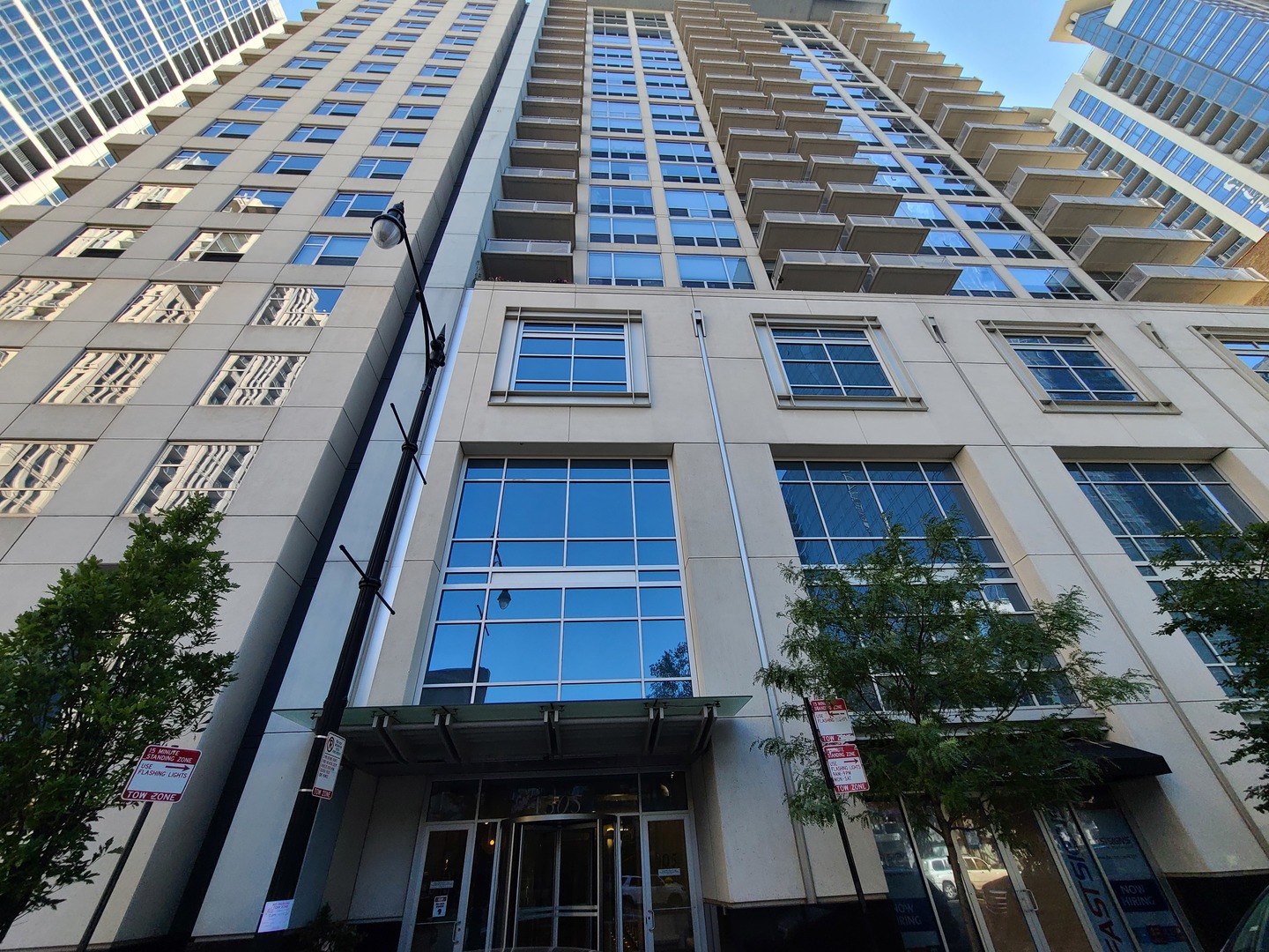 Undisclosed Address Chicago, IL 60605 - Photo 1 of 1 front view of a building