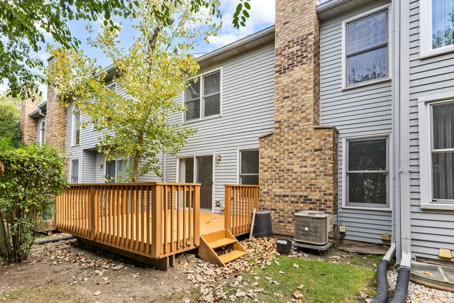$2,400 | 414 Villa Cir Drive, Unit 23, Rolling Meadows, IL 60008