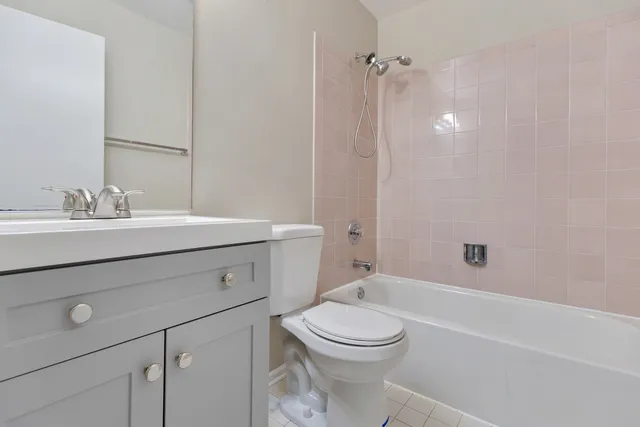 $2,400 | 414 Villa Cir Drive, Unit 23, Rolling Meadows, IL 60008