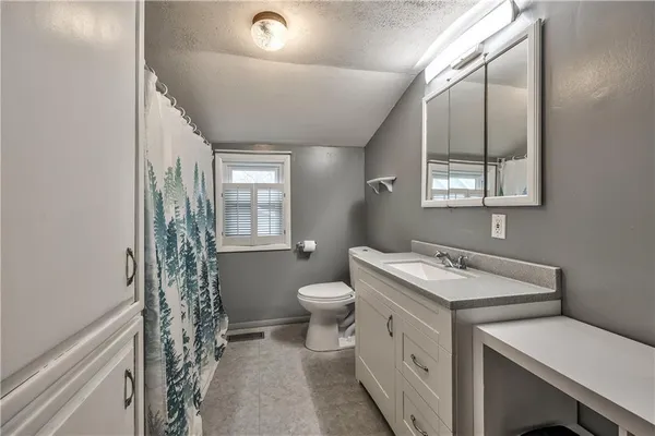 $375,000 | 35705 Renner Road, Paola, KS 66071