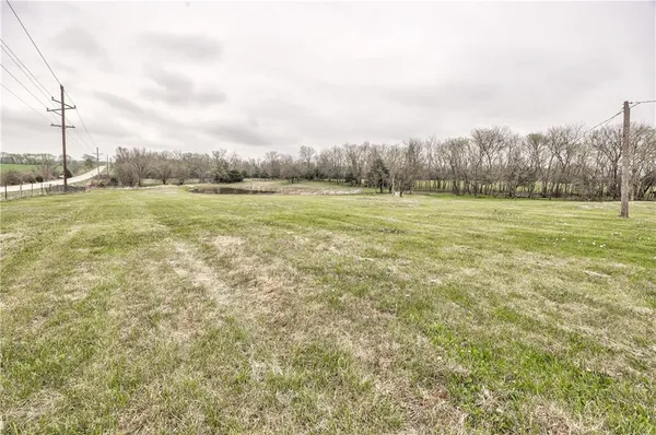 $375,000 | 35705 Renner Road, Paola, KS 66071