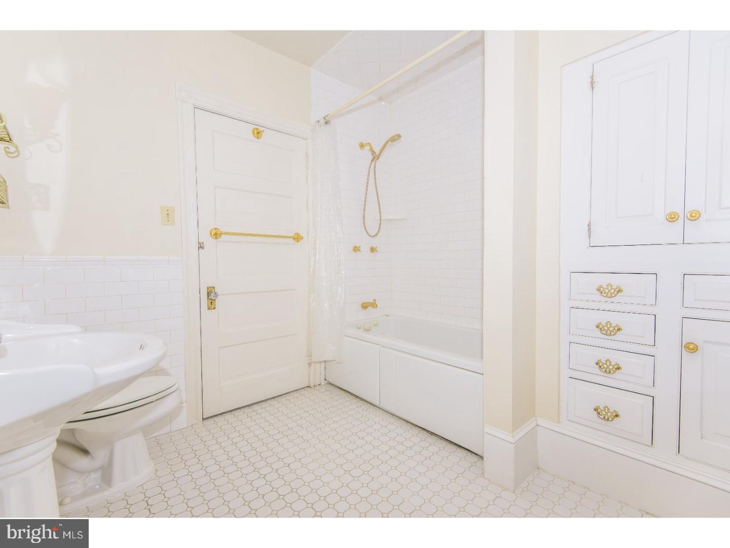 8 Radnor Way Wayne, PA 19087 - Photo 15 of 25 Bathroom