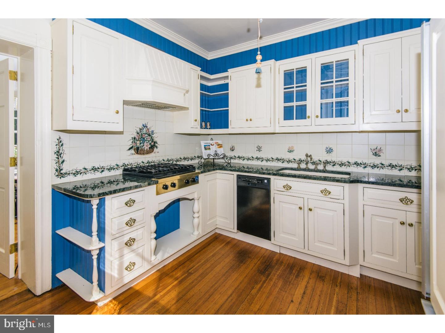 8 Radnor Way Wayne, PA 19087 - Photo 6 of 25 Kitchen
