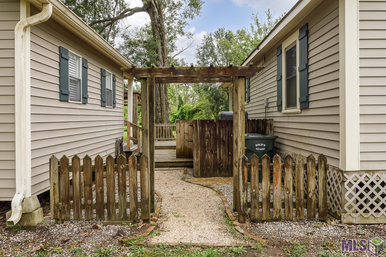 42405 Cannon Road Gonzales, LA 70737 - Photo 13 of 19 Walkway