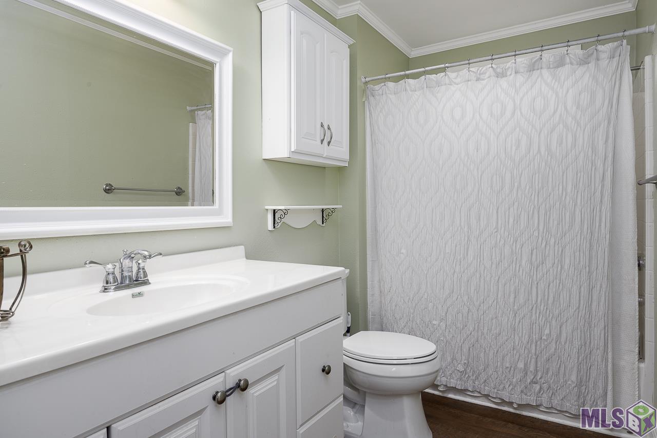 42405 Cannon Road Gonzales, LA 70737 - Photo 8 of 19 Guest Bathroom