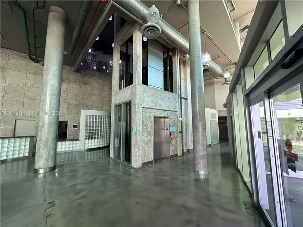 a view of gallery with yard