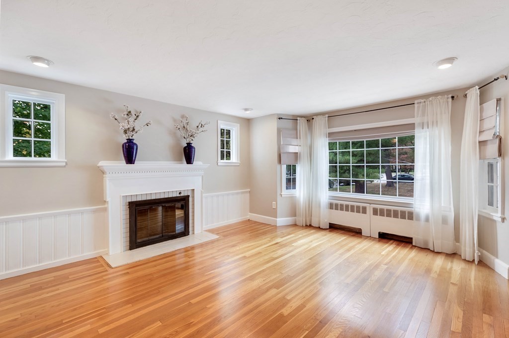 3 Evergreen Road Reading, MA 01867 - Photo 4 of 36 Gallery Image 4