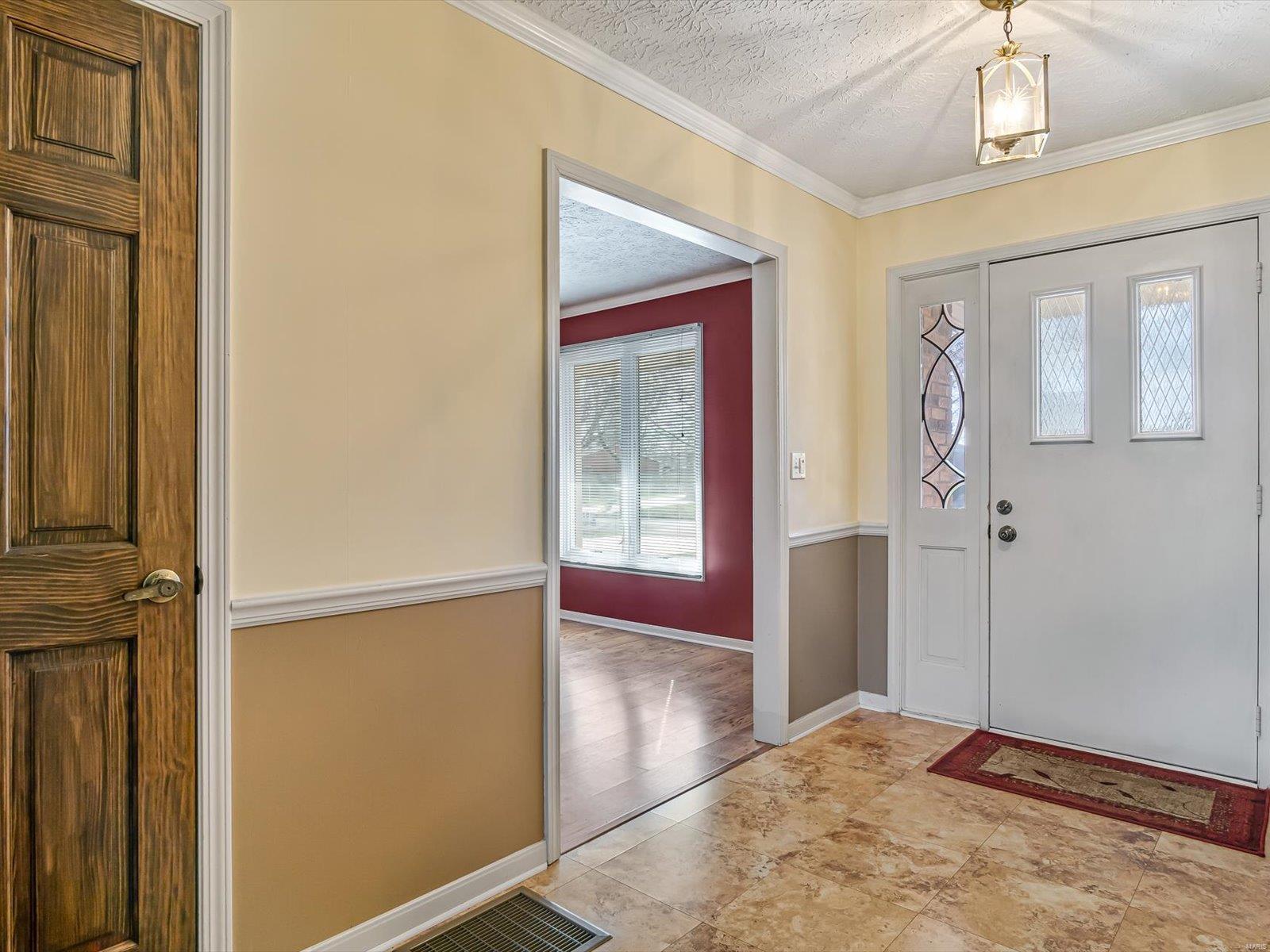 11 Matterhorn Drive Glen Carbon, IL 62034 - Photo 3 of 20