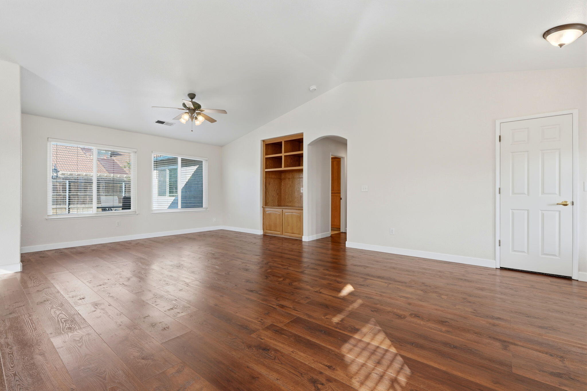952 Scotland Street Lemoore, CA 93245 - Photo 21 of 53 Living Area