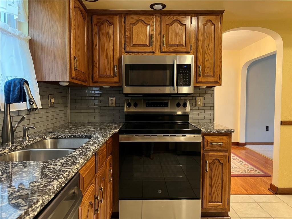 233 Reed Street Lower Burrell, PA 15068 - Photo 8 of 40 View to dining room area.