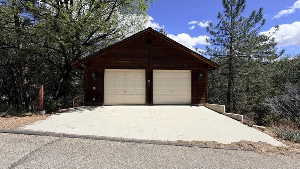 $2,850 | 26720 Robin Drive, Idyllwild, CA 92549