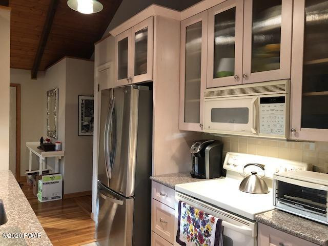 100 Surrey Drive Hawley, PA 18428 - Photo 9 of 31