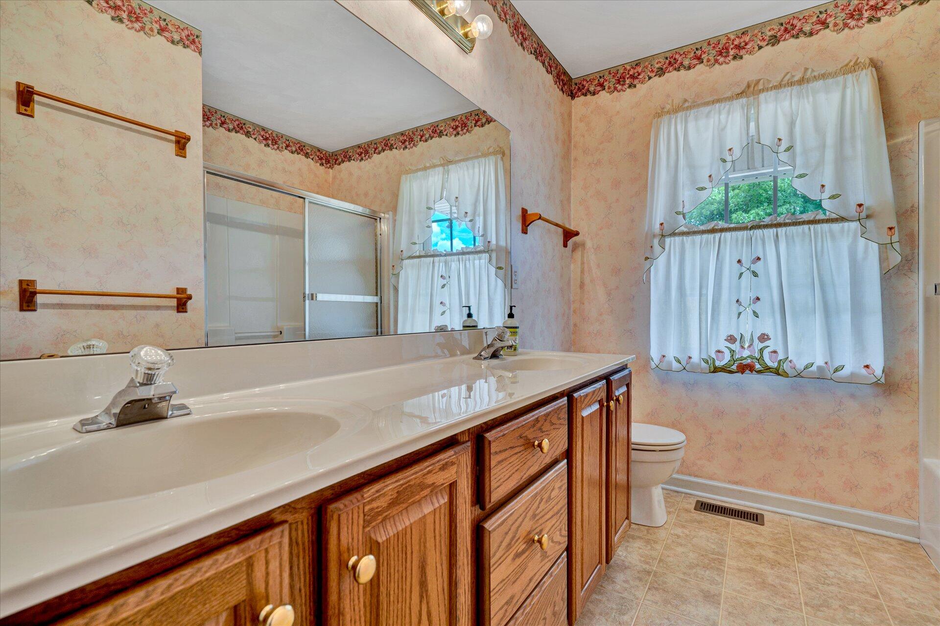 2057 Mountain View Road Vinton, VA 24179 - Photo 23 of 34 23-DSC3245
