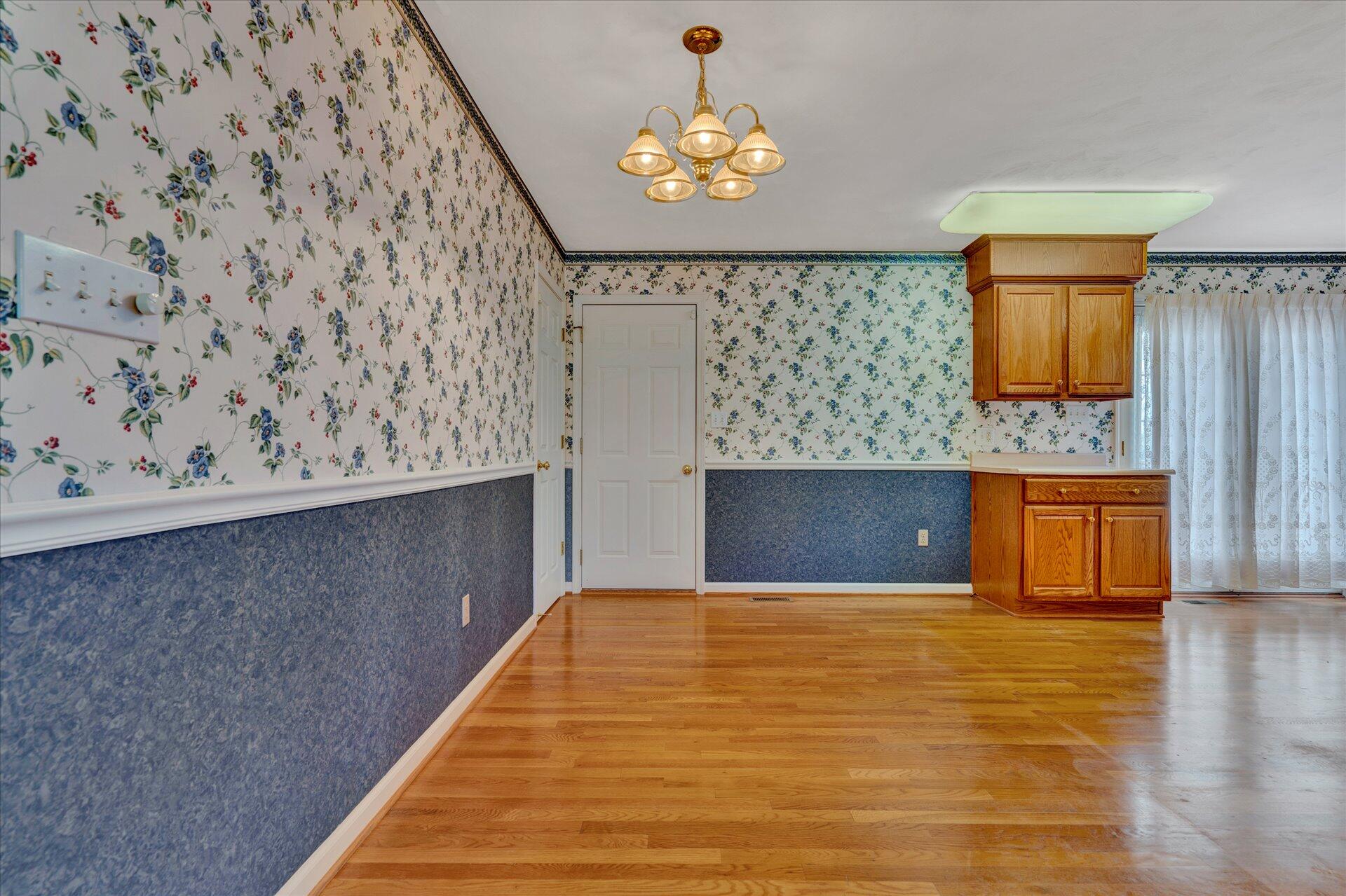 2057 Mountain View Road Vinton, VA 24179 - Photo 8 of 34 08-DSC3221