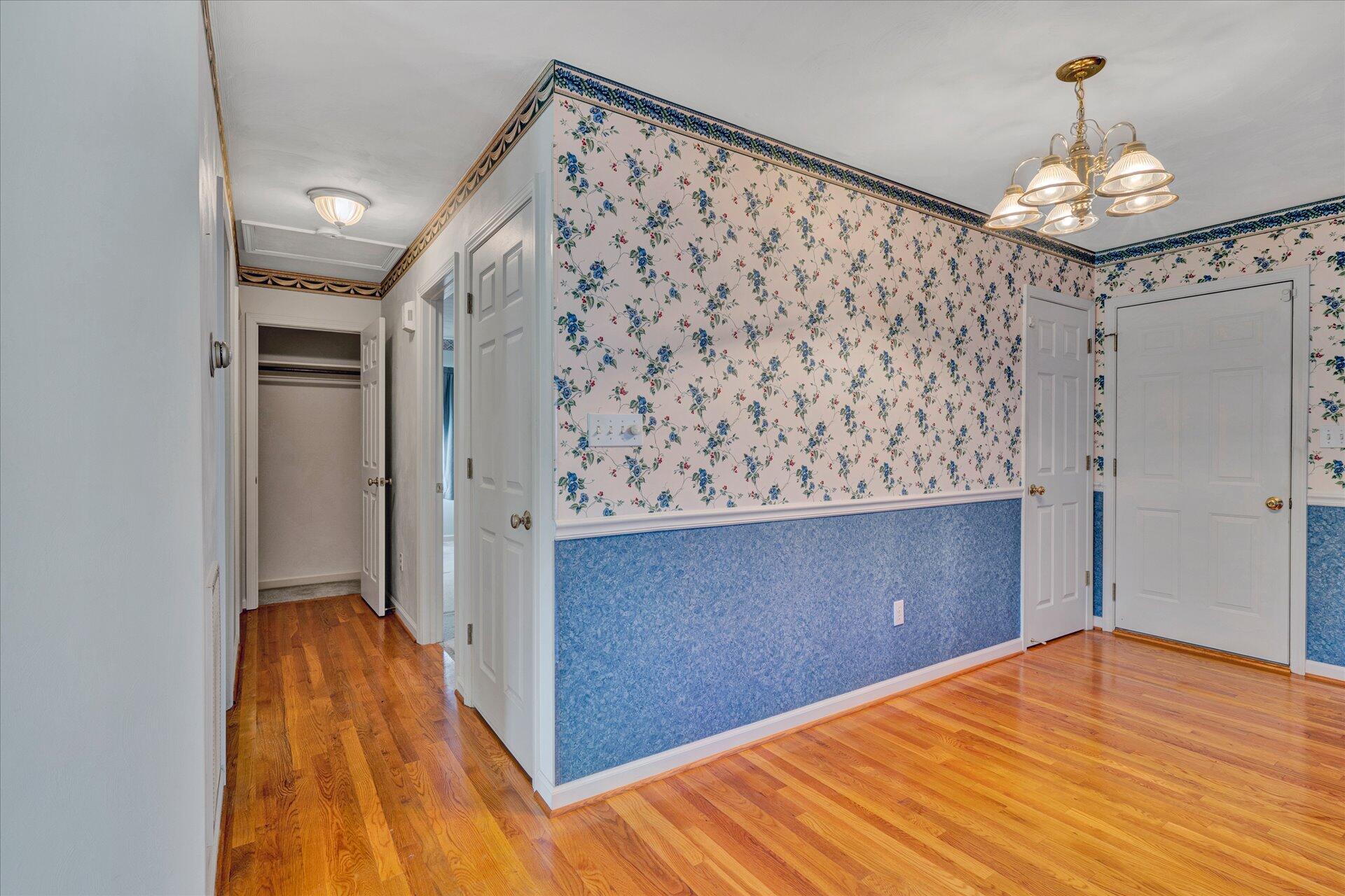 2057 Mountain View Road Vinton, VA 24179 - Photo 9 of 34 09-DSC3254