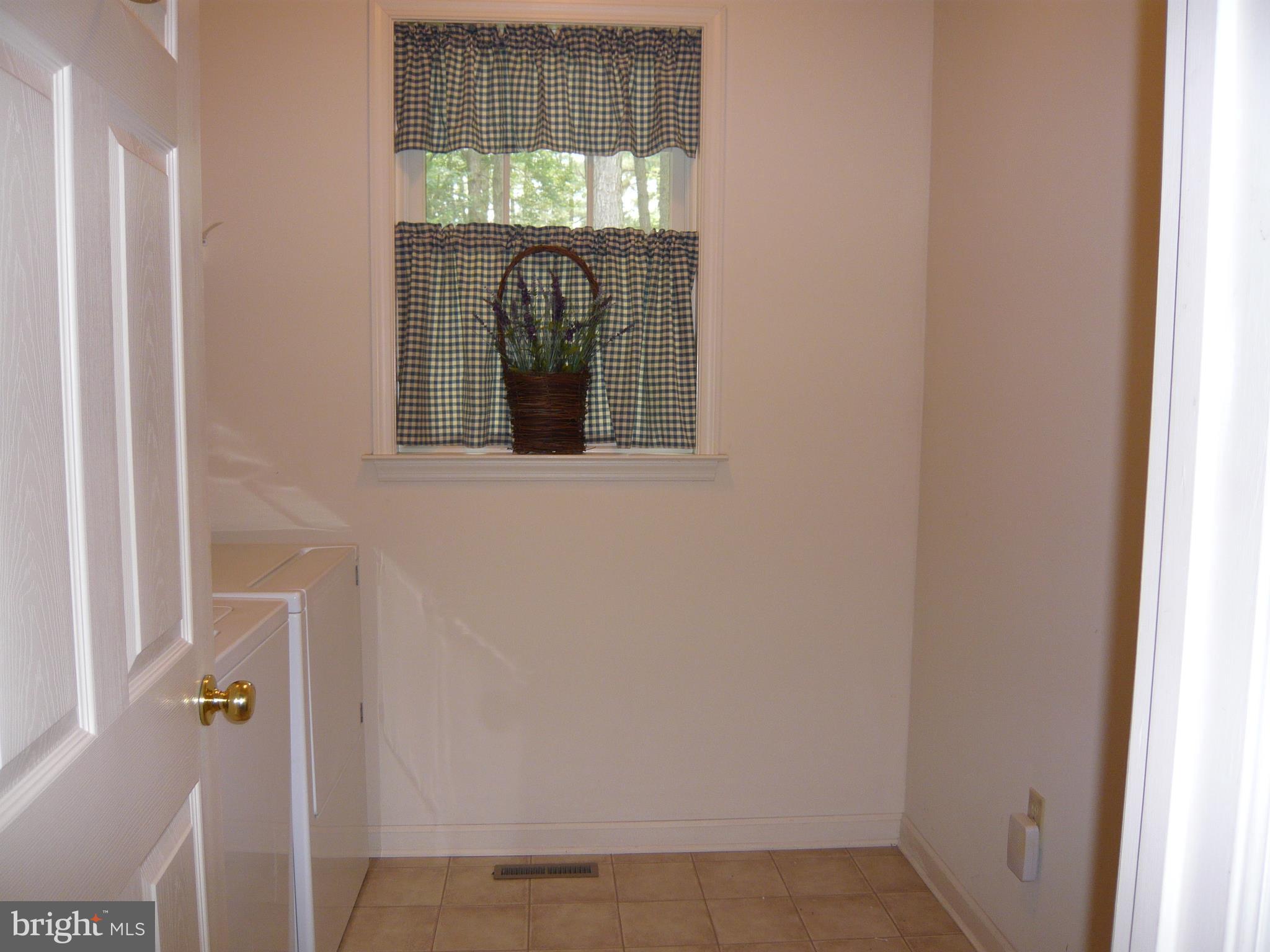 6815 Arvey Road Parsonsburg, MD 21849 - Photo 23 of 27 Laundry room