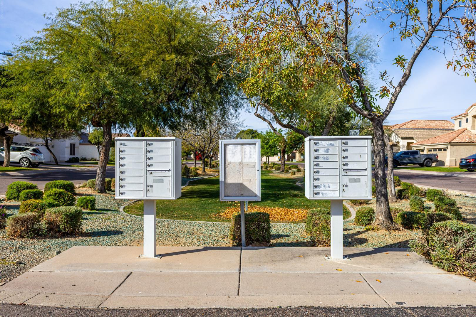 2707 West Lamar Road Phoenix, AZ 85017 - Photo 21 of 44 a front view of a building with garden
