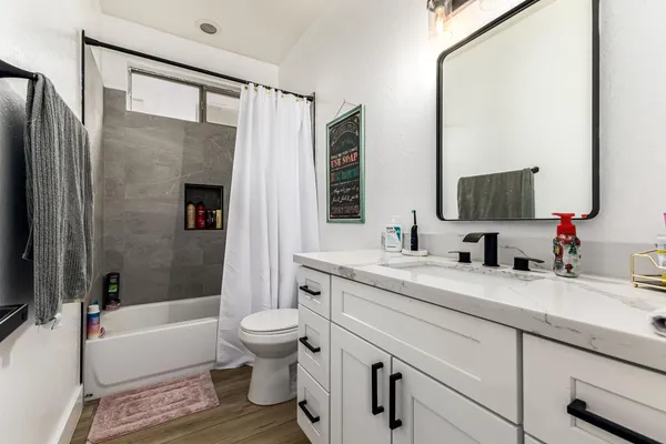 $3,800 | 2707 West Lamar Road, Phoenix, AZ 85017