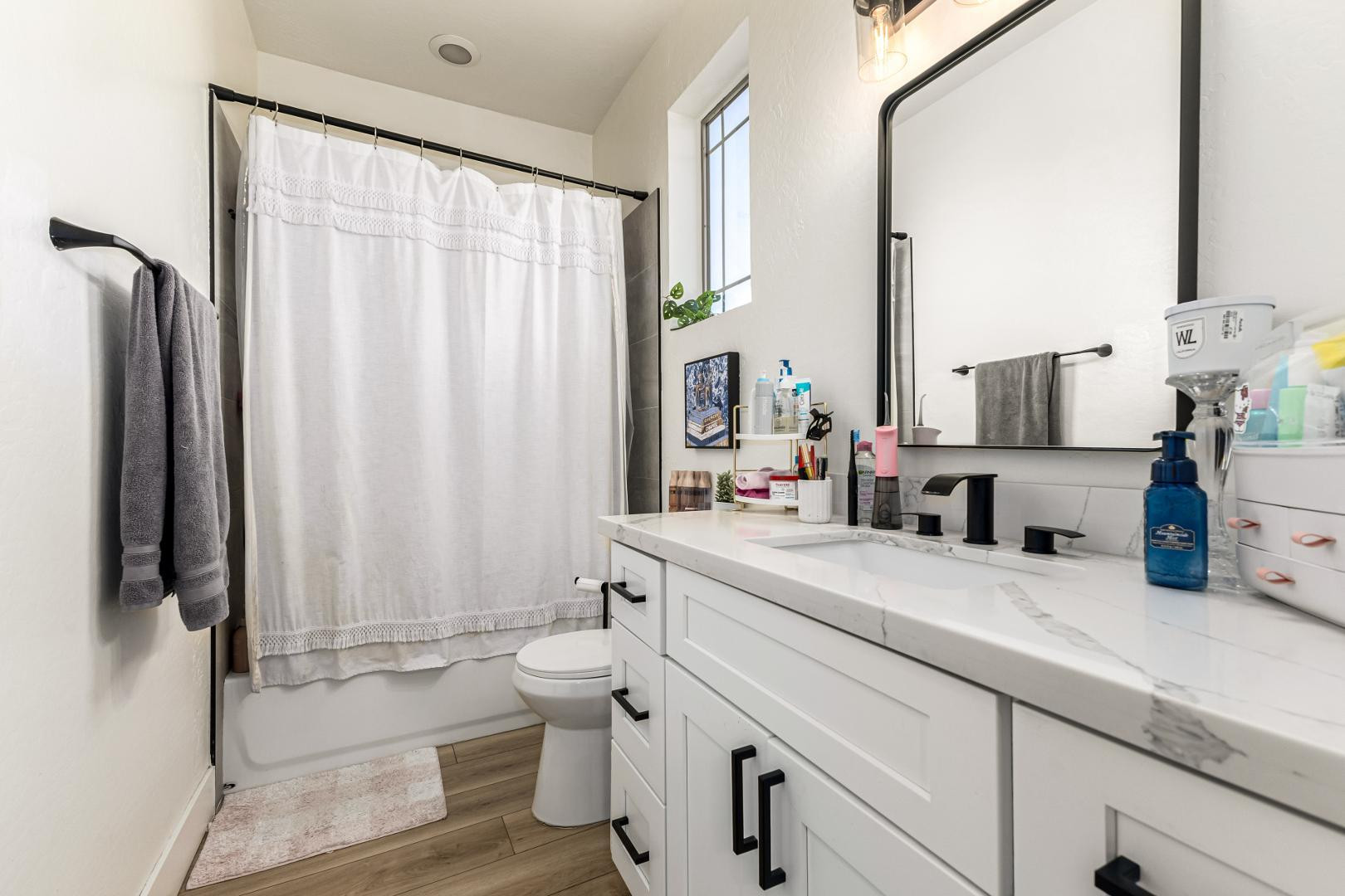 2707 West Lamar Road Phoenix, AZ 85017 - Photo 29 of 44 a bathroom with a sink a toilet and a mirror