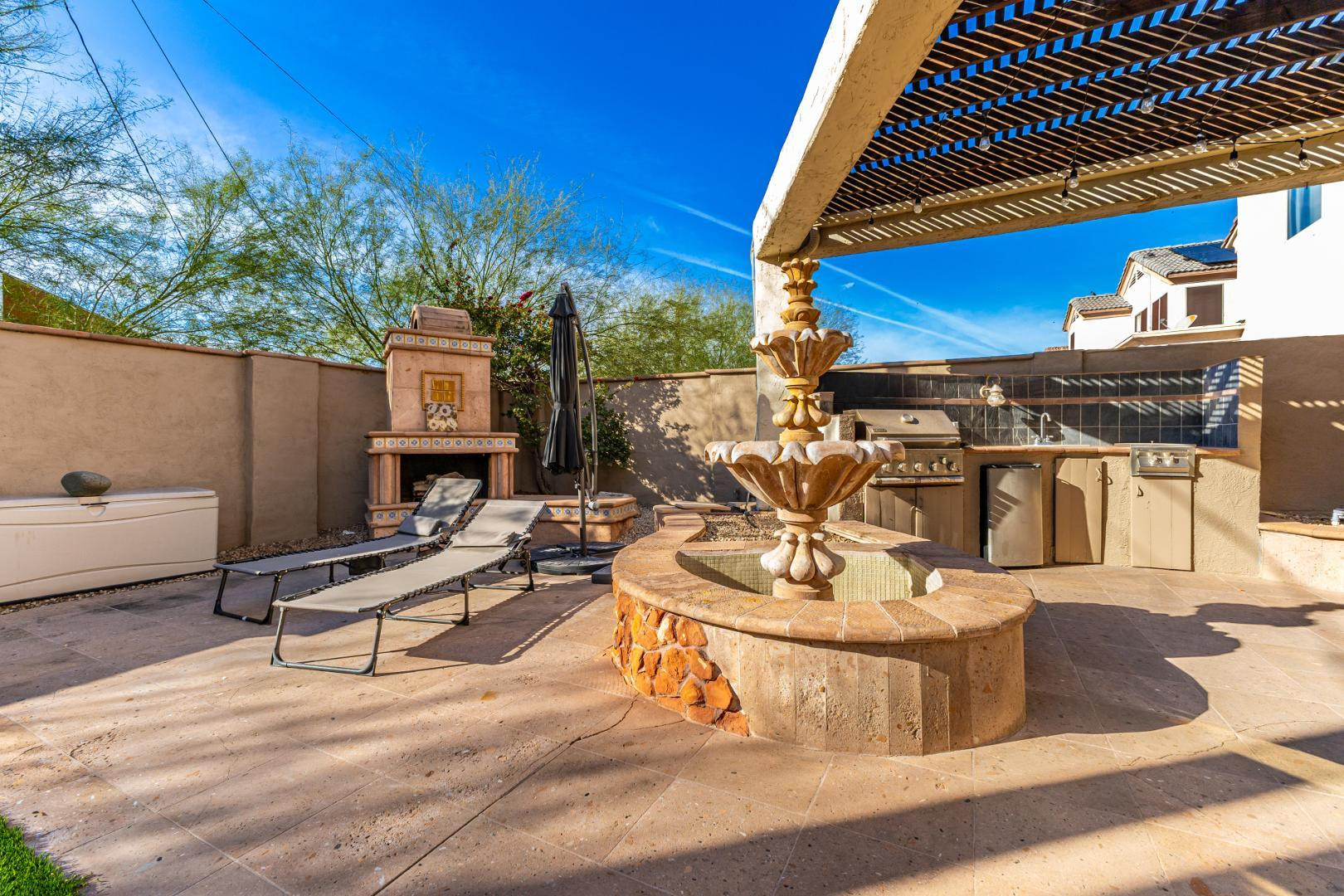 2707 West Lamar Road Phoenix, AZ 85017 - Photo 43 of 44 a building outdoor space with patio furniture and potted plants