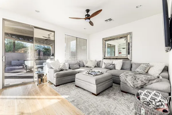 $3,800 | 2707 West Lamar Road, Phoenix, AZ 85017