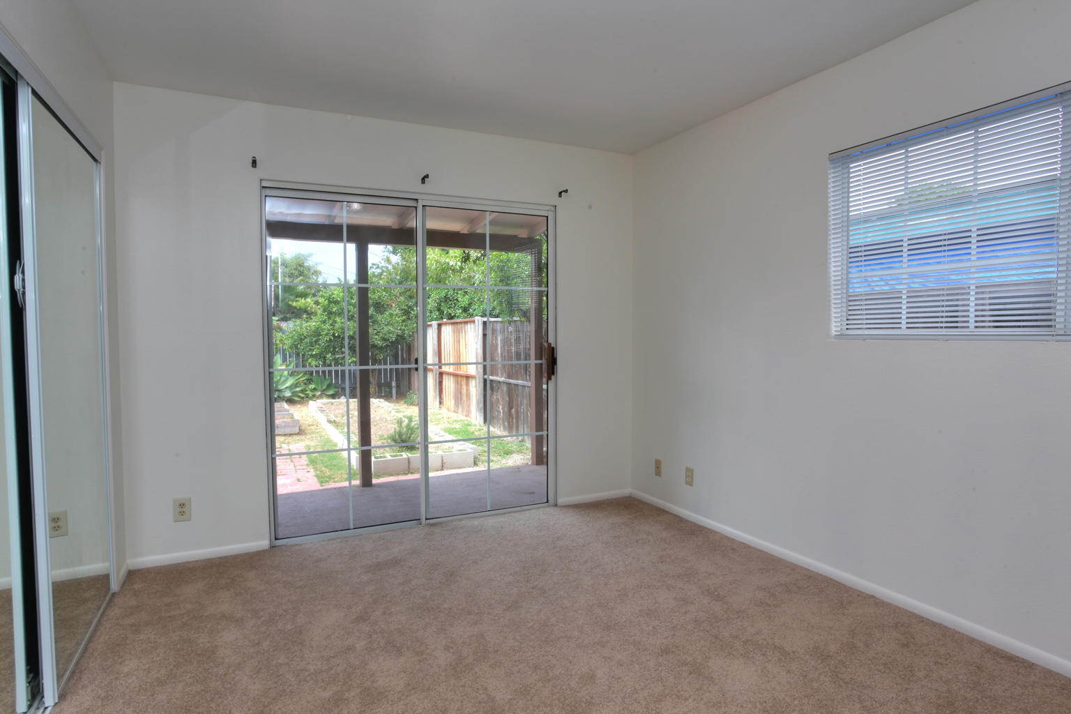 1035 Cramer Road, Unit B Carpinteria, CA 93013 - Photo 8 of 12 an empty room with a window
