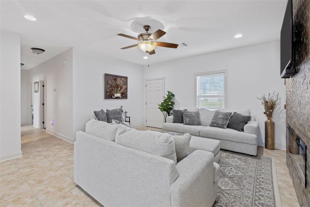 983 Green Road Lake Charles, LA 70611 - Photo 3 of 16 Gallery Image 3