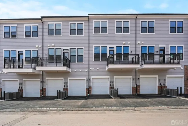 $3,950 | 119 Lyla Lane, New Brunswick, NJ 08901